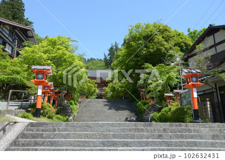 新緑の鞍馬寺　境内入口の石段　京都市左京区 102632431