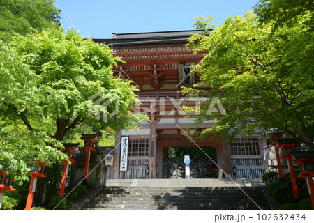 新緑の鞍馬寺 仁王門 京都市左京区 新緑の鞍馬寺 仁王門 京都市左京区 102632434
