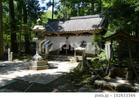 新緑の鞍馬寺　奥の院魔王堂　京都市左京区 102633566