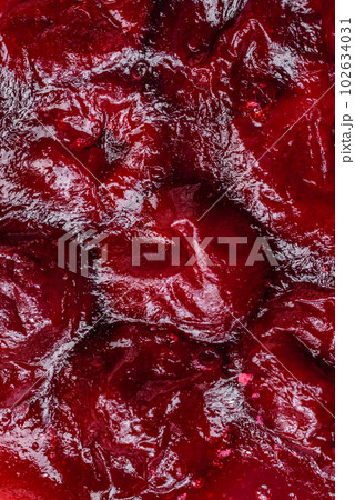 Delicious fragrant sweet pie with cherry berries on a ceramic plate 102634031