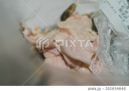若鶏もも肉の脂 102634648