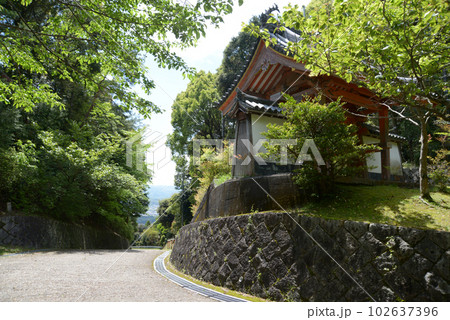 海住山寺 楼門と参道 京都府木津川市加茂町 海住山寺 楼門と参道 京都府木津川市加茂町 102637396