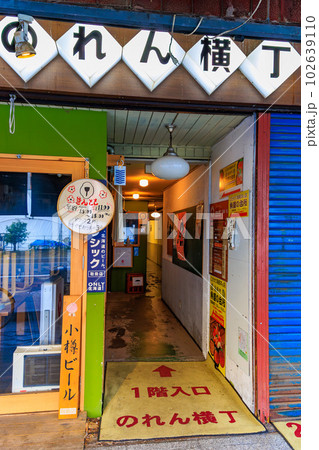 北海道　札幌市　鮮魚店が軒を連ねる二条市場 102639110