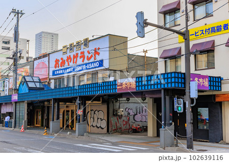 北海道 札幌市 鮮魚店が軒を連ねる二条市場 北海道 札幌市 鮮魚店が軒を連ねる二条市場 102639116
