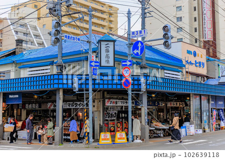 北海道 札幌市 鮮魚店が軒を連ねる二条市場 北海道 札幌市 鮮魚店が軒を連ねる二条市場 102639118
