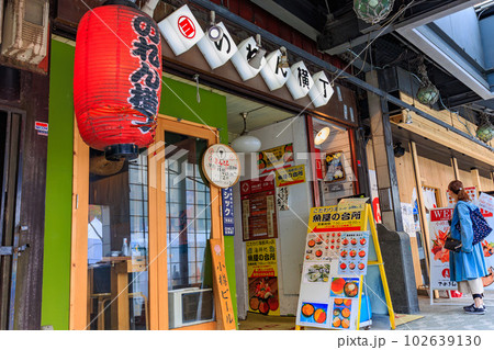 北海道　札幌市　鮮魚店が軒を連ねる二条市場 102639130