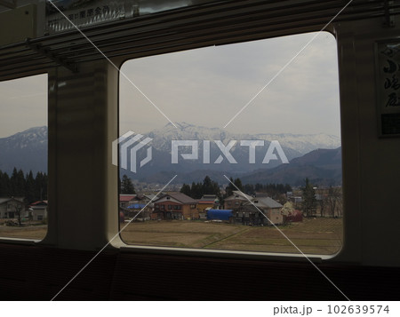 北越急行 普通列車HK100形電車 車窓 102639574
