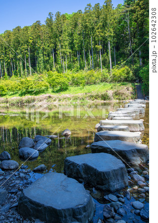 嵐山渓谷 飛び石橋 槻川 武蔵の小京都 嵐山渓谷 飛び石橋 槻川 武蔵の小京都 102642308