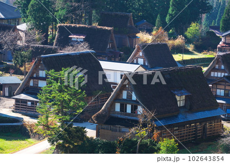 富山県南砺市　晩秋の相倉合掌村　相倉展望台からの眺め 102643854