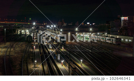 夜の列車の車両基地　愛知車両区 102646341