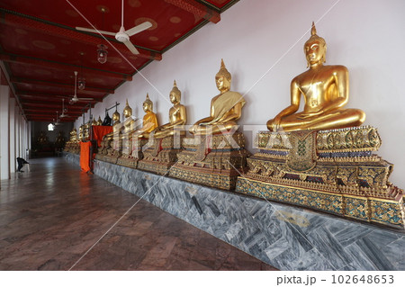タイ ワットポーの回廊 タイ ワットポーの回廊 102648653