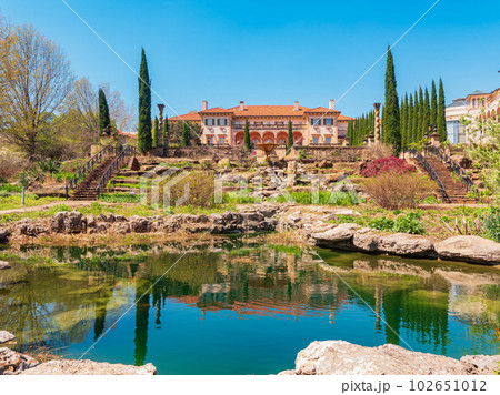 Sunny view of building in Tulsa Botanic Garden 102651012