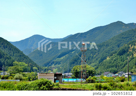 静岡市郊外春の里山風景 102651812