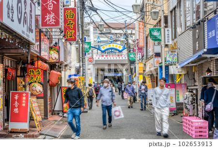 横浜市旭区の都市風景　鶴ヶ峰駅 102653913