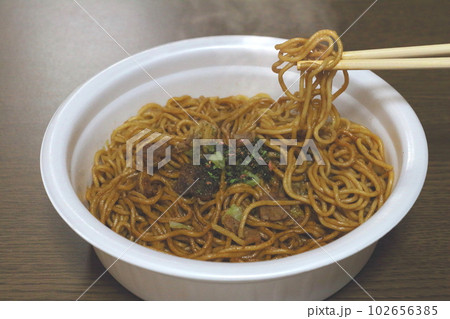 カップ焼きそば 102656385