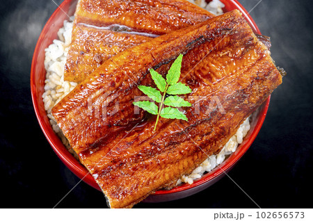 鰻丼　うなぎの蒲焼　鰻 102656573