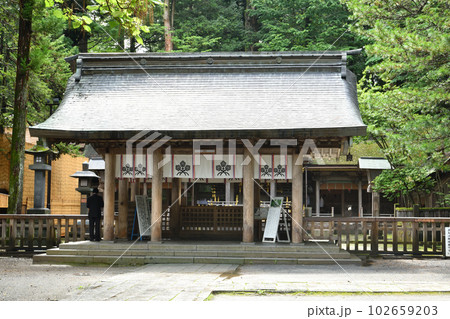 諏訪大社上社本宮・拝殿 102659203