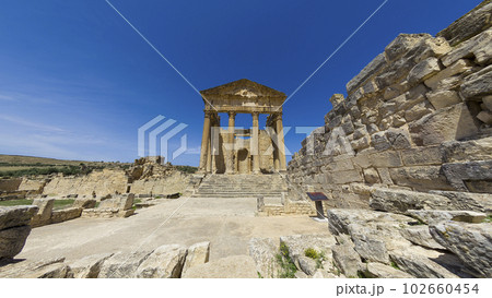 ローマ遺跡ドゥッガ・キャピトル神殿 / Dougga, Tunisia ローマ遺跡ドゥッガ・キャピトル神殿 / Dougga, Tunisia 102660454