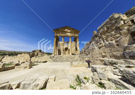 ローマ遺跡ドゥッガ・キャピトル神殿 / Dougga, Tunisia 102660455