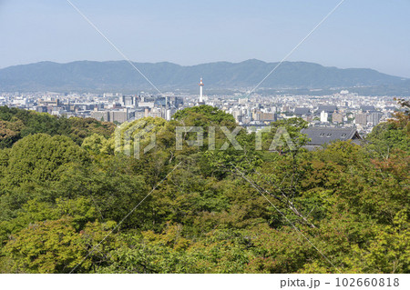 初夏の音羽山　清水寺　奥の院から見た京都市街　俯瞰　京都府京都市 102660818