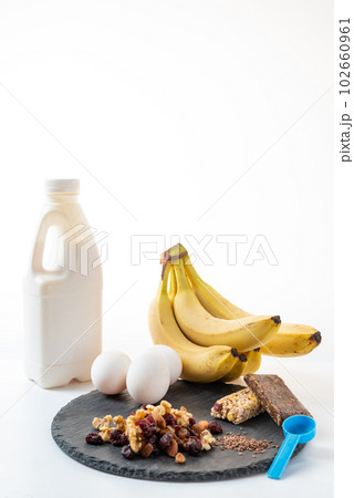 milk, bananas and nuts. Breakfast preparation. Low calorie food for athletes. Healthy diet food. milk, bananas and nuts. Breakfast preparation. Low calorie food for athletes. Healthy diet food. 102660961