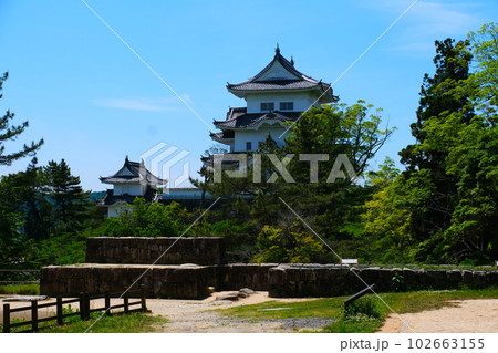伊賀上野城と青空 102663155