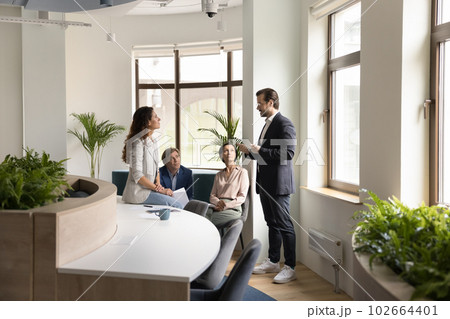 Confident boss lead morning briefing for corporate staff members 102664401