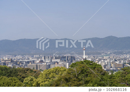 初夏の音羽山 清水寺 奥の院から見た京都市街 俯瞰 京都府京都市 初夏の音羽山 清水寺 奥の院から見た京都市街 俯瞰 京都府京都市 102668116