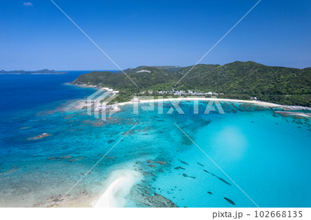 【沖縄・渡嘉敷島・空撮写真】渡嘉敷島の青い阿波連ビーチとシブがき島を空撮③ 【沖縄・渡嘉敷島・空撮写真】渡嘉敷島の青い阿波連ビーチとシブがき島を空撮③ 102668135
