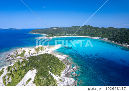 【沖縄・渡嘉敷島・空撮写真】渡嘉敷島の青い阿波連ビーチとシブがき島を空撮⑤ 【沖縄・渡嘉敷島・空撮写真】渡嘉敷島の青い阿波連ビーチとシブがき島を空撮⑤ 102668137