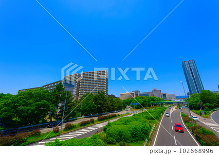 【大阪府】6月・新御堂筋と千里中央駅周辺の都市風景 102668996