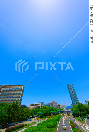 【大阪府】6月・新御堂筋と千里中央駅周辺の都市風景 【大阪府】6月・新御堂筋と千里中央駅周辺の都市風景 102668999