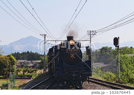 武甲山をバックに走る秩父鉄道・SLパトラエクスプレス 和銅黒谷駅付近 武甲山をバックに走る秩父鉄道・SLパトラエクスプレス 和銅黒谷駅付近 102670445