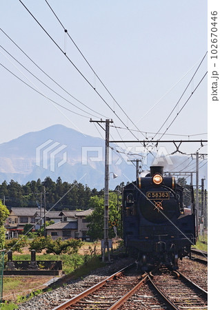 武甲山をバックに走る秩父鉄道・SLパトラエクスプレス 和銅黒谷駅付近 武甲山をバックに走る秩父鉄道・SLパトラエクスプレス 和銅黒谷駅付近 102670446