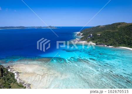 【沖縄・渡嘉敷島・空撮写真】渡嘉志ビーチ沖を空撮③ 【沖縄・渡嘉敷島・空撮写真】渡嘉志ビーチ沖を空撮③ 102670515