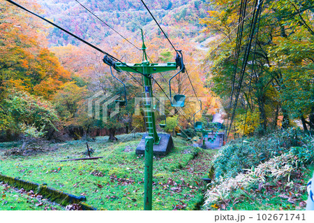 【日本百名山】秋の朝の剣山観光登山リフト1　徳島県三好市 102671741