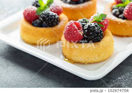 Dessert cups with fresh berries Dessert cups with fresh berries 102674706