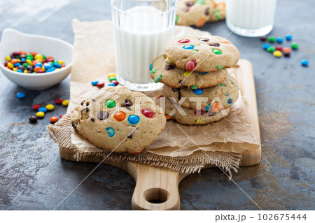Chocolate chip and candy cookie 102675444