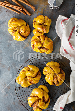 Pumpkin cinnamon yeasted knots 102675653