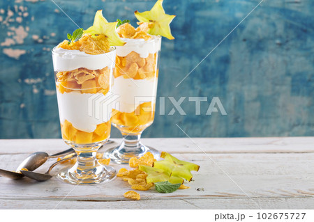 Mango and cereal yogurt parfait Mango and cereal yogurt parfait 102675727