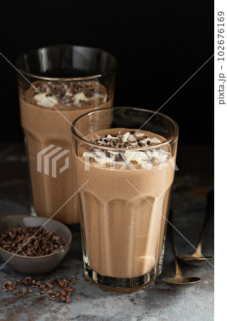 Chocolate banana smoothie with cocoa nibs 102676169