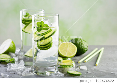 Infused detox water 102676372