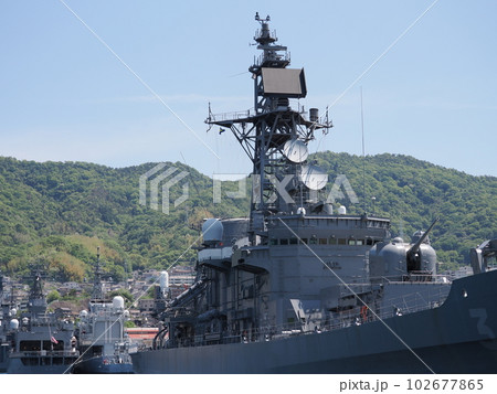 広島・呉湾　軍港めぐり　艦船の艦橋 102677865