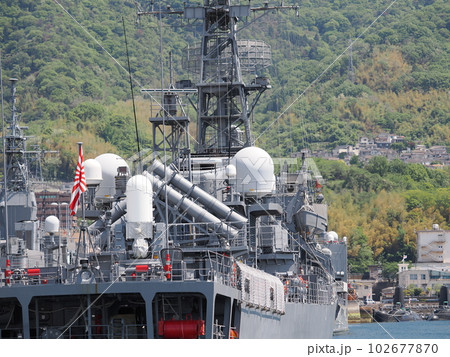 広島・呉湾 軍港めぐり 艦船の魚雷発射管 広島・呉湾 軍港めぐり 艦船の魚雷発射管 102677870