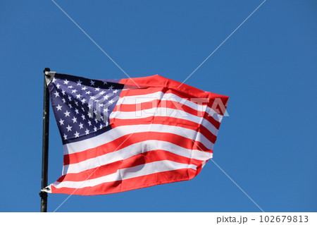風になびくアメリカ国旗 USA flag streaming in wind 風になびくアメリカ国旗 USA flag streaming in wind 102679813