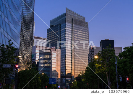 《東京都》東京オフィス街の夕景・港区芝 《東京都》東京オフィス街の夕景・港区芝 102679966