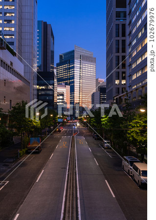 《東京都》東京オフィス街の夜景・港区芝 《東京都》東京オフィス街の夜景・港区芝 102679976