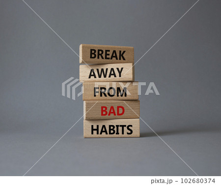 Break away from bad habits symbol. Wooden blocks with words Break away from bad habits. Beautiful grey background. Business and Break away from bad habits concept. Copy space. 102680374