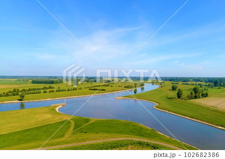 It is a beautiful landscape in the Netherlands, a famous tourist attraction. 102682386