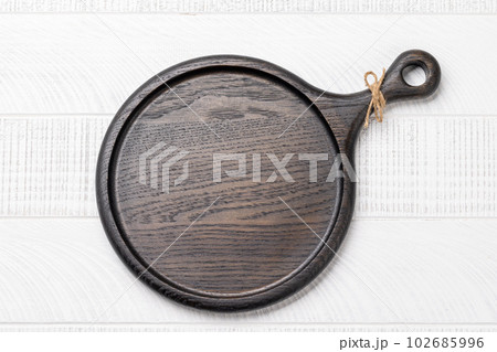 Wooden cutting board 102685996